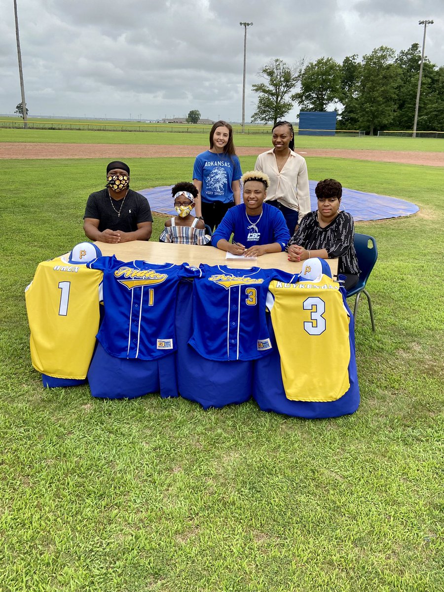 GosnellBaseball's tweet photo. Congratulations Waylon Kuykendall &amp; Jace Wren!!
Great day for Pirate Baseball! #GPN#PirateBaseball https://t.co/80vd70ykmg
