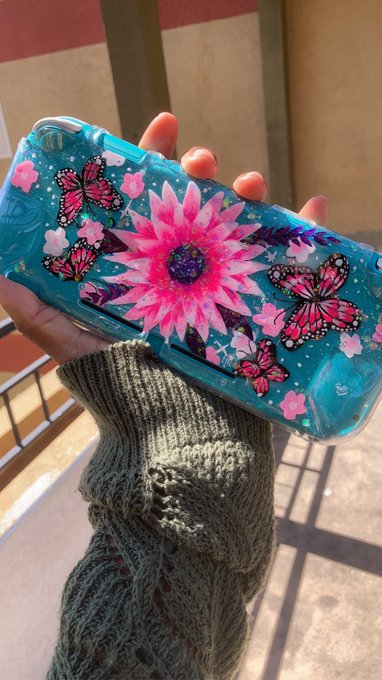 Hi i wanna share some things that have made me happy this month. In no order,   Vices by @dearmothica