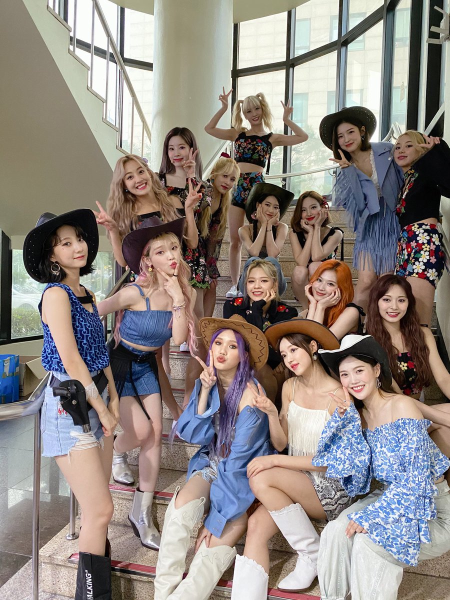 jypeTwiceTurkey's tweet photo. ㅤ     TWICE ♥️ Oh My Girl

2016                                      2020

@OMG_Turkey ☺️ https://t.co/AT2luMdaMl
