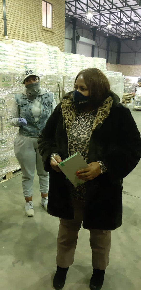 gpgSocDev's tweet photo. MEC Nomathemba conducted unannounced visit at Krugersdorp Food Bank #GovatWork #COVID19 https://t.co/SaURBMbXu7