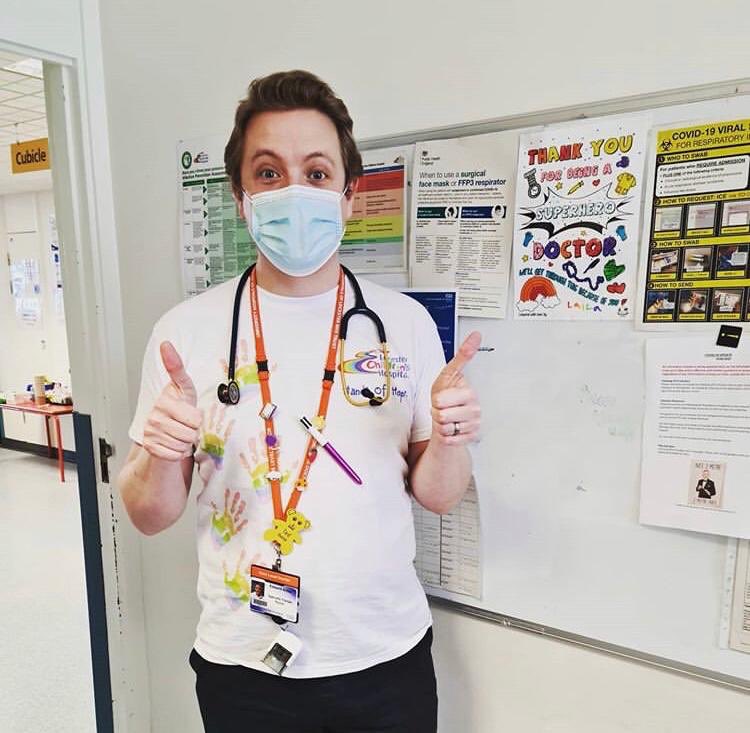 HandsofHope_LCH's tweet image. Ted is delighted with his @HandsofHope_LCH T-Shirt and that it is payday today! What better time to get a T-shirt and contribute to @DrFoxLHC @LeicChildHosp #DoThemProud @Leic_hospital 

Want to get your hands on one? If so, please message us...