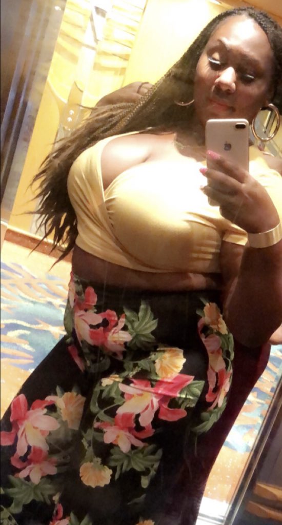 Shauni_Marie's tweet photo. #BigFineFriday #Yellowthread 😉☺️😜 https://t.co/1BYouOFFs8