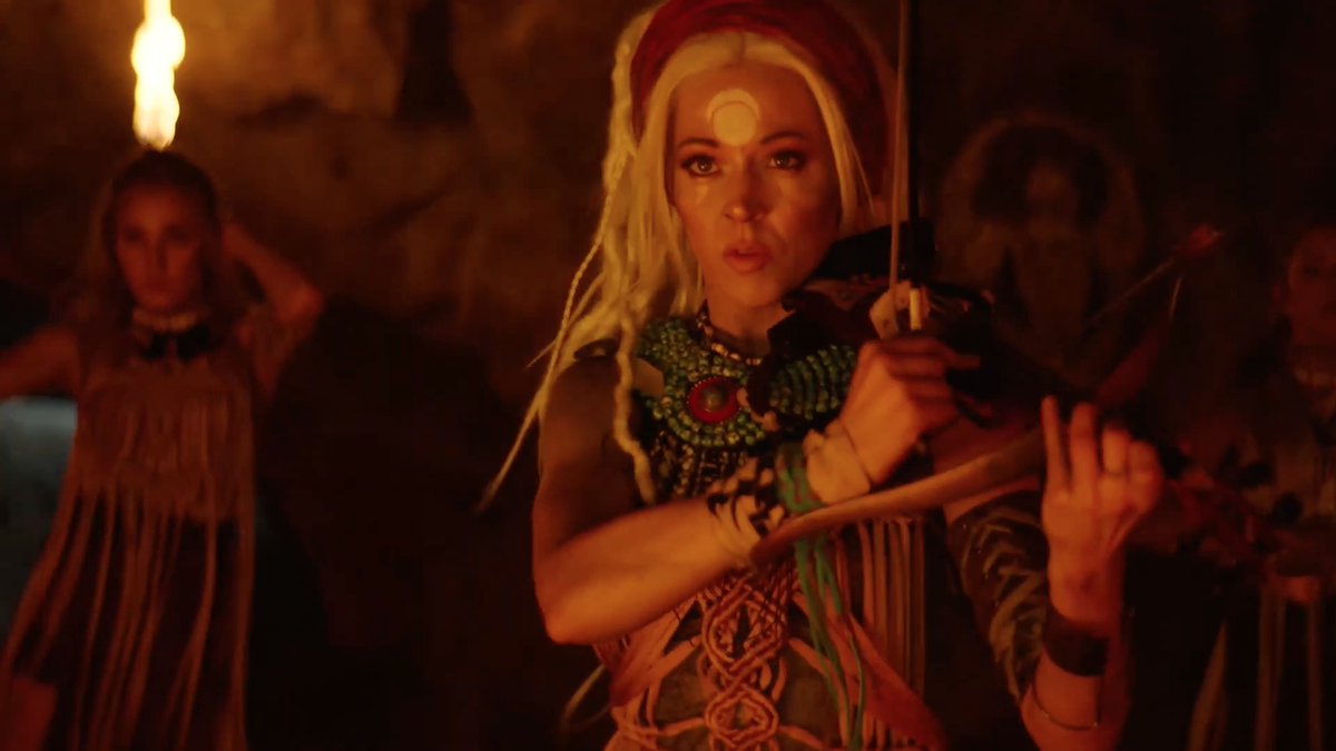 GiselleWlawlawl's tweet image. @lindseystirling just did a lil spoiler of the upcoming video 😍. I expected Til the light goes out mv to be a sort of ritual and it looks like it will AAHHHH