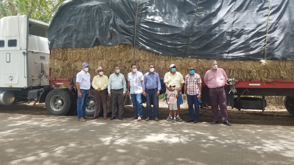 El gobernador provincial, licdo. Ramón Güilamo, asistió en compañía del doctor Arnaldo Gomez, director de conaleche, Ulises De Veras, presidente de la Federación de Ganaderos del Este a la incorporación de  Bidones para la recolección de leche en San Rafael del Yuma.
<a href="/Conaleche/">CONALECHE</a>
