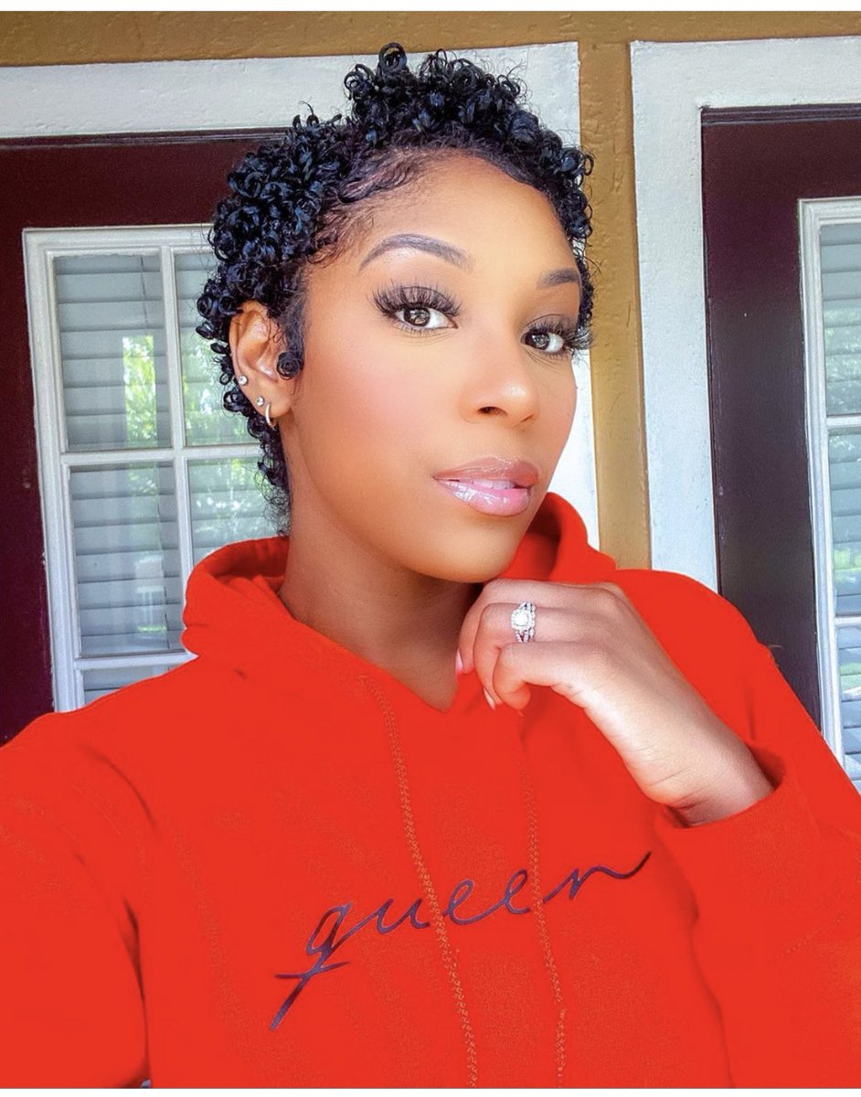 ORLBloggers's tweet photo. Happy Fri-YAY! Today we are showcasing our member, #fashionblogger @daniellemoneknight. Go visit her profile, follow her, &amp; engage with her posts. Have an awesome day #ORLBloggers &amp; stay safe! 🤗 #OrlandoBloggers #TheBloggerUnion #kindcollaboration #CollaborationoverCompetition https://t.co/9BPOncRPb3