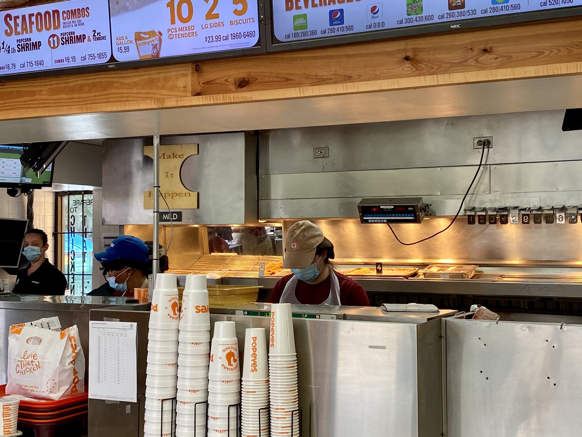 TipTopEats's tweet photo. Nice to see the folks making my food has a #mask on, #ThankYou @PopeyesChicken #restraurant #friedchicken https://t.co/Fp4oVcsjnQ