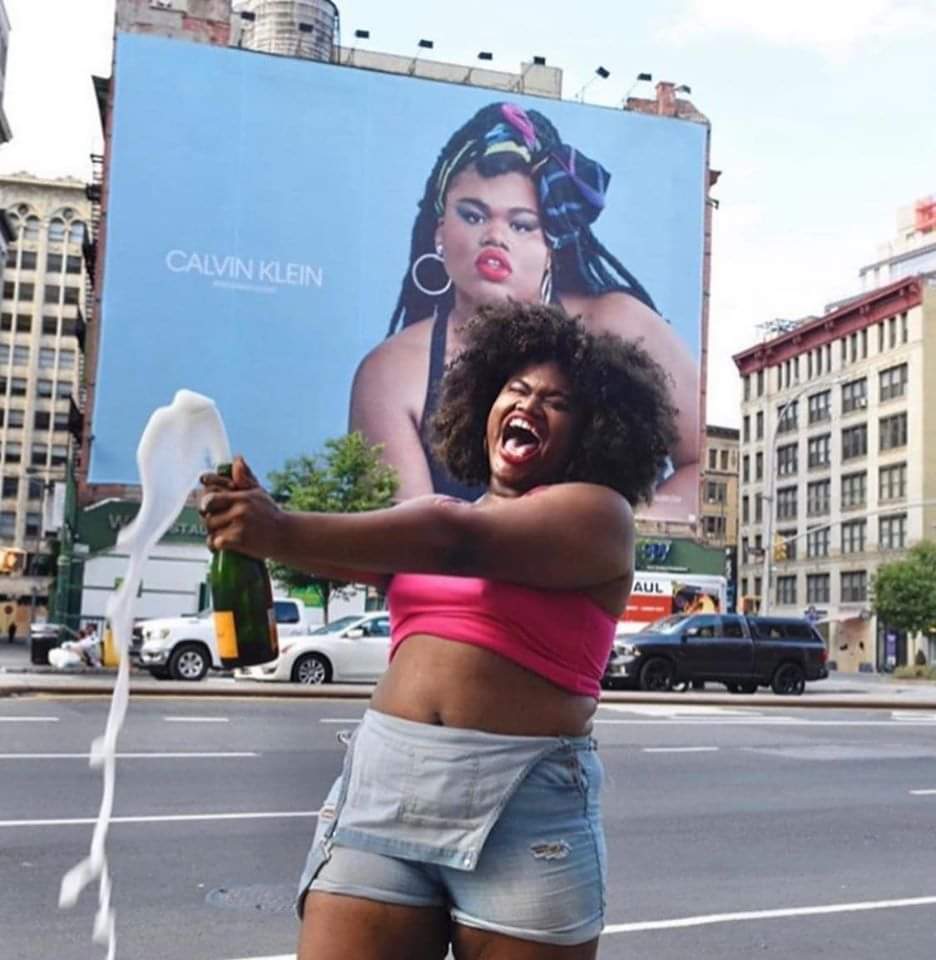 darioperoza's tweet photo. -Negro
-Con sobrepeso
-Trans- "Lesbiana"
-Activista
@CalvinKlein reune la mayor cantidad de tribus identificadas con el arquetipo "VICTIMA" en su mas reciente imagen. En el mes "pride"+george floyd. Los progres Ab- Zurdos lo hacen de nuevo. #calvinklein https://t.co/blWPnGTXNK