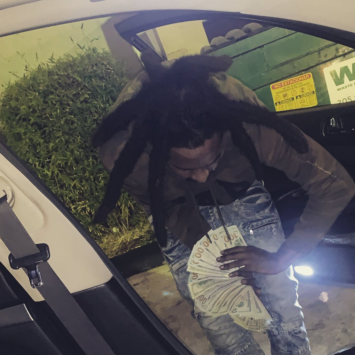 4L_Tigoose's tweet photo. I had to get in my bag #stayafloat2 out now on SoundCloud https://t.co/A7pHTPhUdi