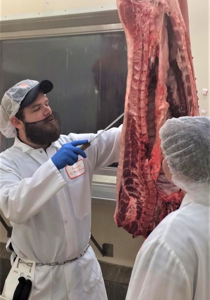 ILPartners's tweet photo. Did you know #Grilling &amp; #BBQscience can help you earn your degree? Yes, it’s a real course at @ACESIllinois. Learn more from meat scientist Brandon Klehm, and hear from @eating_healthy on her great recipes for the grill: https://t.co/czAQhfGV77 https://t.co/GvkbPeBi5u
