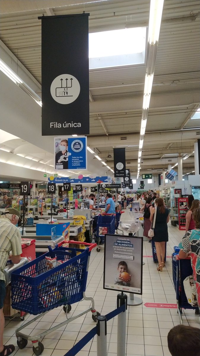 Pues si <a href="/ruLopaNi/">ruLo y punto</a> una tomadura de pelo en <a href="/CarrefourES/">Carrefour España</a> #Plasencia, las colas han venido para quedarse. Además  sin guantes ni a la entrada ni en las secciones como frutería, etc. Cada vez peor. Vengo menos y menos que voy a venir