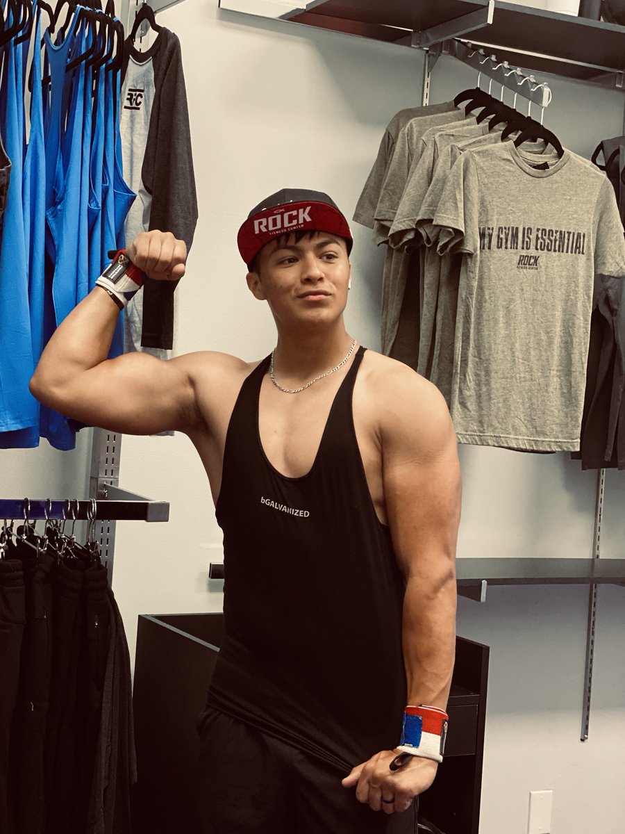 ROCKFITNESSTX's tweet photo. Rule # 5: On Fridays - we flex. https://t.co/1iGQpK3bbr