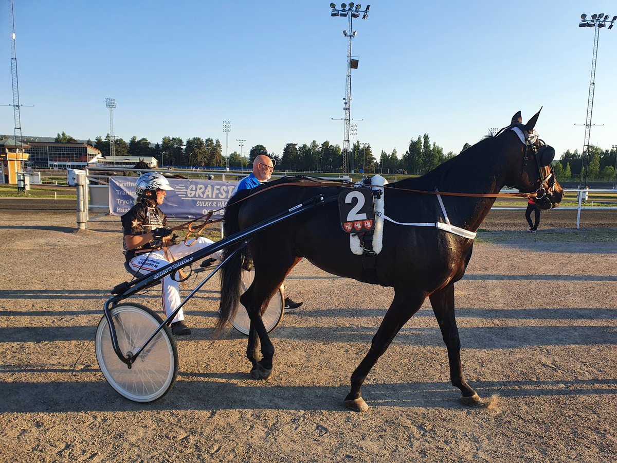 E3trav tweet picture