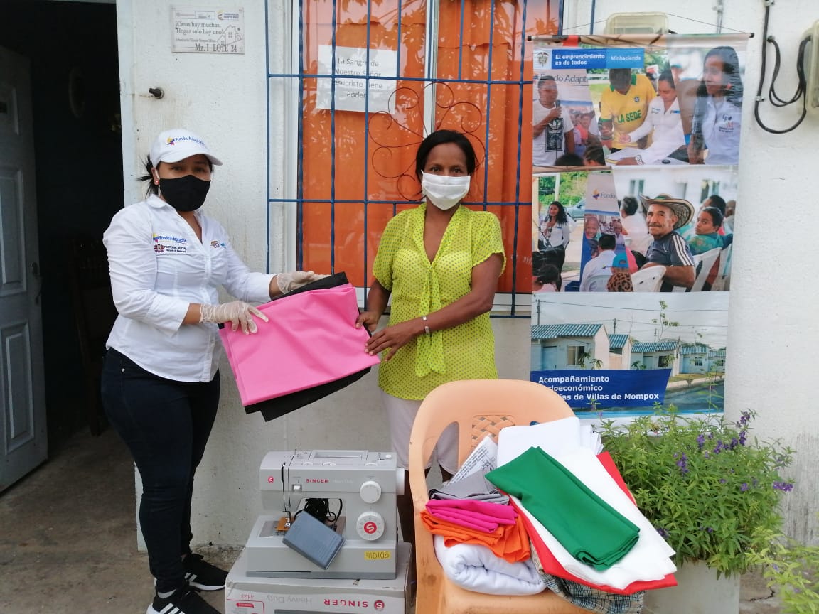 El <a href="/FondoAdaptacion/">Fondo Adaptación</a> entregó a 60 familias beneficiadas por el proyecto de reubicación en la urbanización Villas de Mompox, en Bolivar, un aporte de $74 millones, para generar ingresos, ahorros y sostenibilidad para sus hogares. bit.ly/31mbUvE