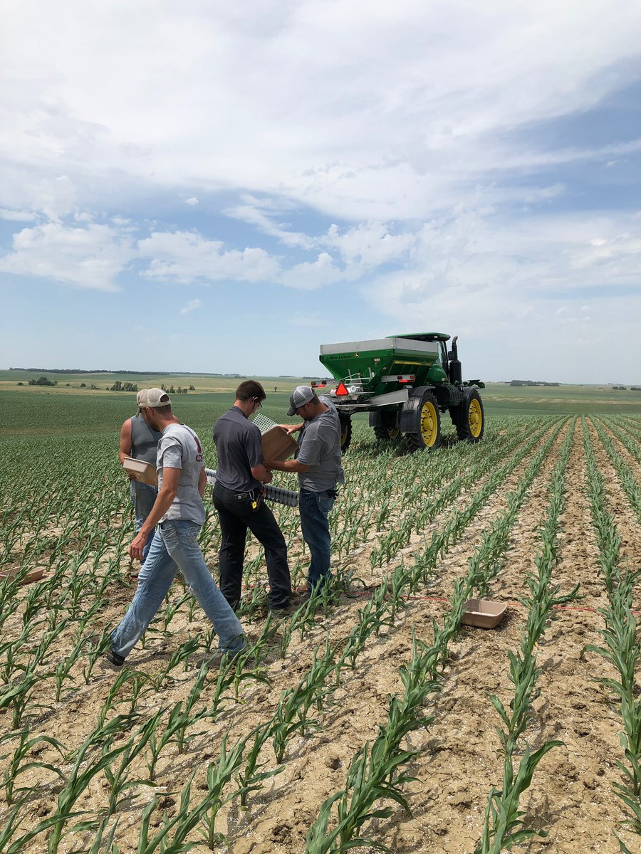 PVEQUIP's tweet photo. #Fridayfieldday Kyle W and Jesse G show a customer how to complete a pan test for a new DN485 dry box on an R4045.
๐ธJesse G in Clarkson
#customerfocused #committedtoyoursuccess https://t.co/G3ifcBgvG9