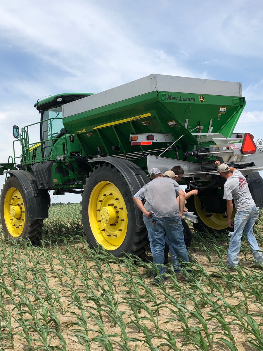 PVEQUIP's tweet photo. #Fridayfieldday Kyle W and Jesse G show a customer how to complete a pan test for a new DN485 dry box on an R4045.
๐ธJesse G in Clarkson
#customerfocused #committedtoyoursuccess https://t.co/G3ifcBgvG9