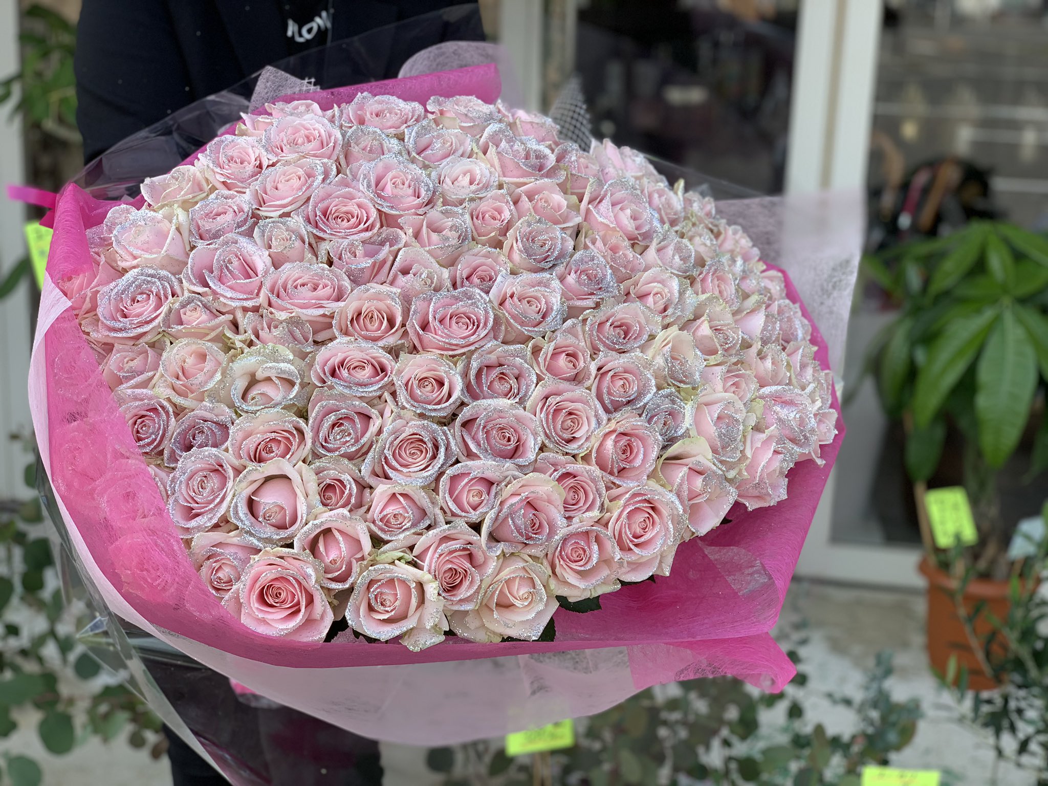 ローズショップ キラキラピンクローズ100本の花束 100 の愛 という意味がある100本の薔薇 抱え切れないほどの愛を贈ります T Co V5yzwtcwvz T Co Vaga72sgnw Twitter