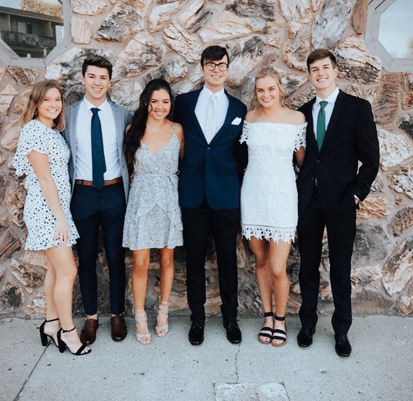 USDSFL's tweet photo. College is hard, but it’s a lot easier when you have a community of supportive people behind you! Join Greek life &amp; use the link in our bio to register, registration ends August 1st! 
•
Retweet this for a chance to win $75 worth of coyote gear (must be following to win). https://t.co/0fAYtHRq6L