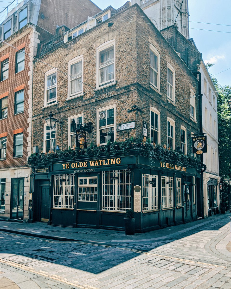 On a normal Friday in June, these places would be absolutely thrumming with City workers enjoying their lunch breaks in the sun (and maybe even a cheeky pint or two). / Trip into central London; No. 14