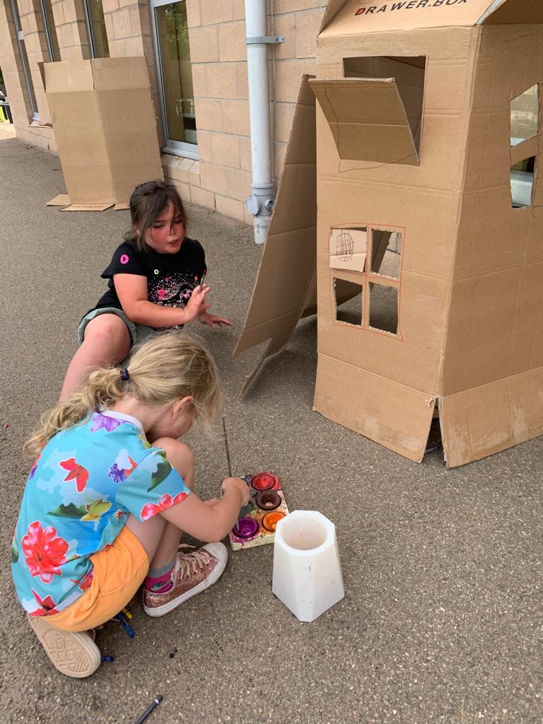 LhanbrydeH's tweet photo. Lots of creativity on show today. The children making their own shops from cardboard boxes. https://t.co/jInjN63lPT