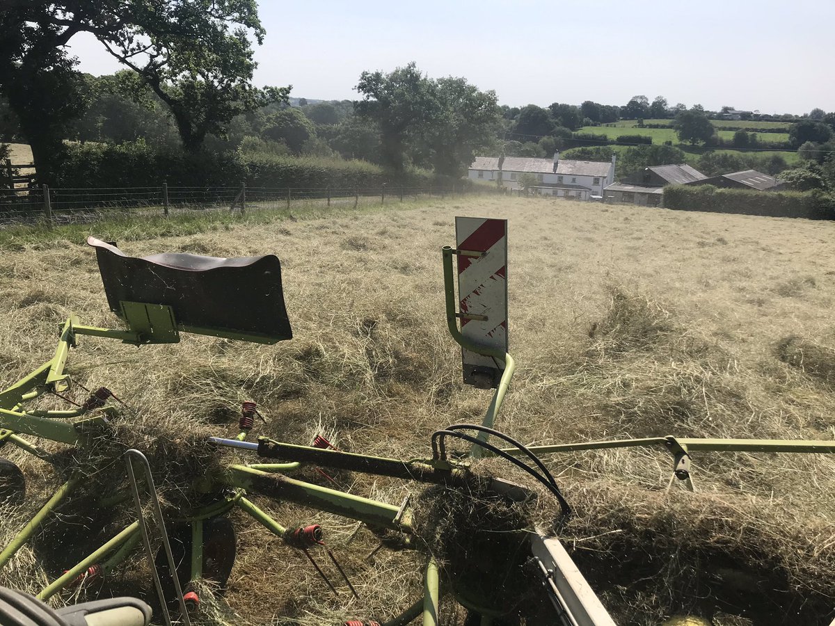 RPDRural's tweet photo. Job done ✅ haylage 2020 gone well this week 🌞🌞#fridayfeeling hope your weeks gone well #TeamDixon #itcanrainnow @1GarethWynJones @sunkfarmer @FGBen @markhstone1 @TheNaac @stuart_mycock @redmanmatt @WilliamMorfoot #ribblevalley #Lancashire @jgravesjg @hodder_showcow https://t.co/pT9dIMXcb8