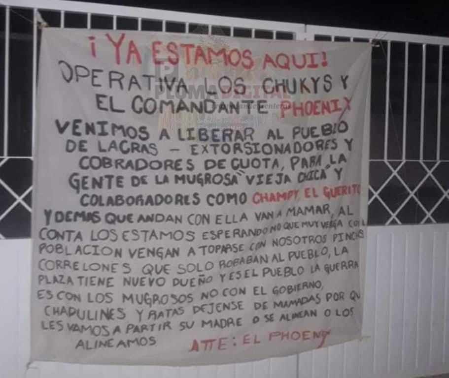 LagarrapataS22's tweet photo. 🔺La madrugada de hoy, hallan una narcomanta, colocada a la entrada principal de de Santo Domingo Petapa, Oaxaca en el que dan a conocer un texto dirigido a grupos delincuenciales que operan en la región del Istmo. 
📸 #plumadigital https://t.co/ddC7bW2mSn