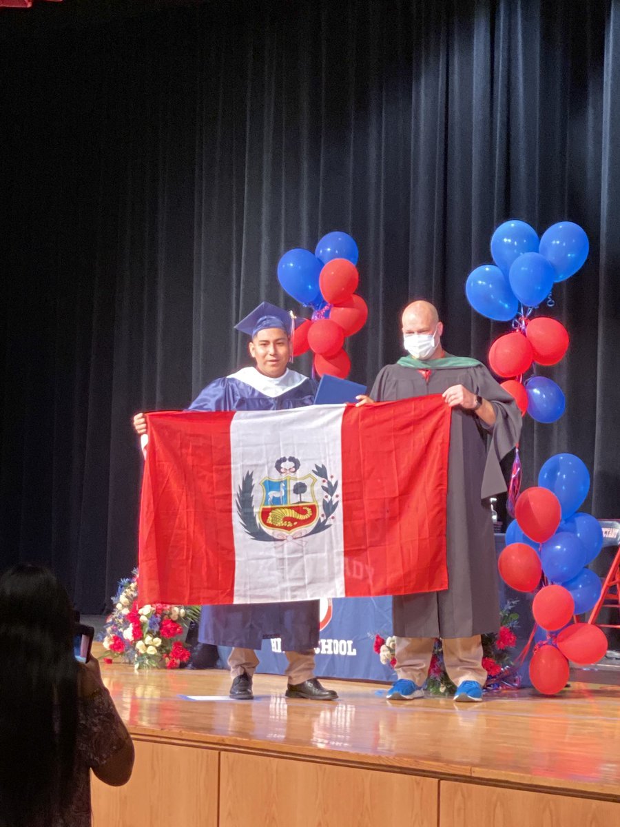 SCSchools's tweet image. @ClassPreston #shsclassof2020 still going strong at today’s diploma ceremony. Lots of smiling faces under the masks today.