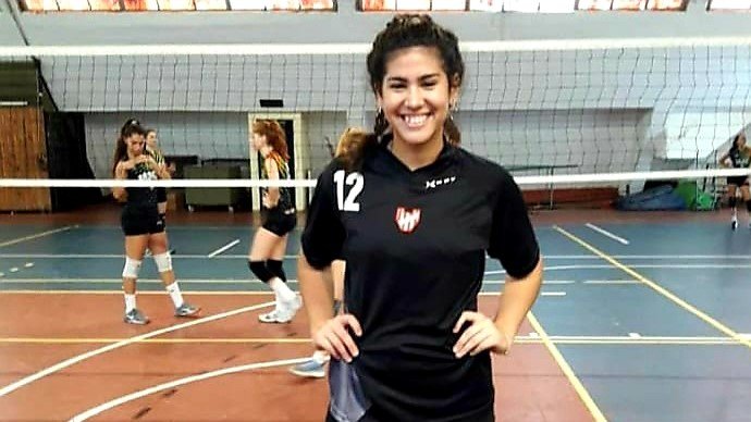 InstitutoACC's tweet photo. 🏐 Martina Sofia Quiroga: “#Instituto para mí significa familia, amor y orgullo”.

Juega al vóley, llegó de Chaco a Córdoba y vive en la localidad de Villa del Prado, a 32 kilómetros de la capital provincial.

La entrevista: https://t.co/mqAlU7FzSq

#DeportistasDeInstituto 🇦🇹 https://t.co/0fUfSKd1fX