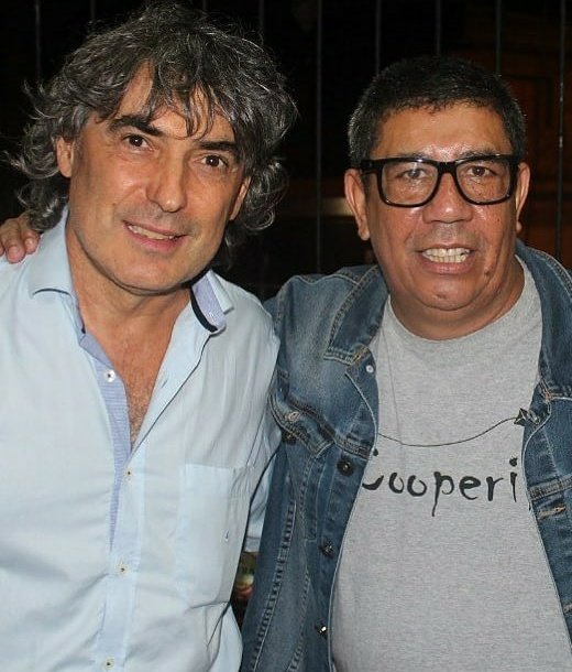 carlosgiannazi's tweet photo. Feliz 5️⃣6️⃣ Sergio Vaz @poetasergiovaz
poeta com o coração cheio de pássaros, e que, por isso, nunca se deu bem com gaiolas!!
#cooperifa @cooperifa_sp https://t.co/pzZAV3O3FB