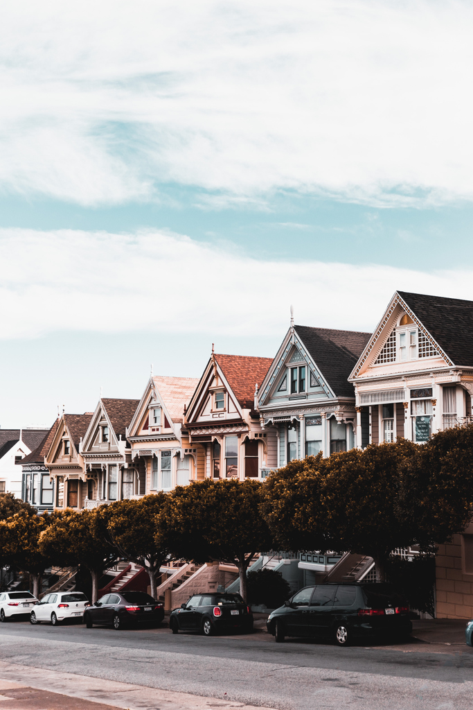 Neighborhood scenes. 💗 ⁠#KarasCupcakes #TheSanFranciscoSweet⁠