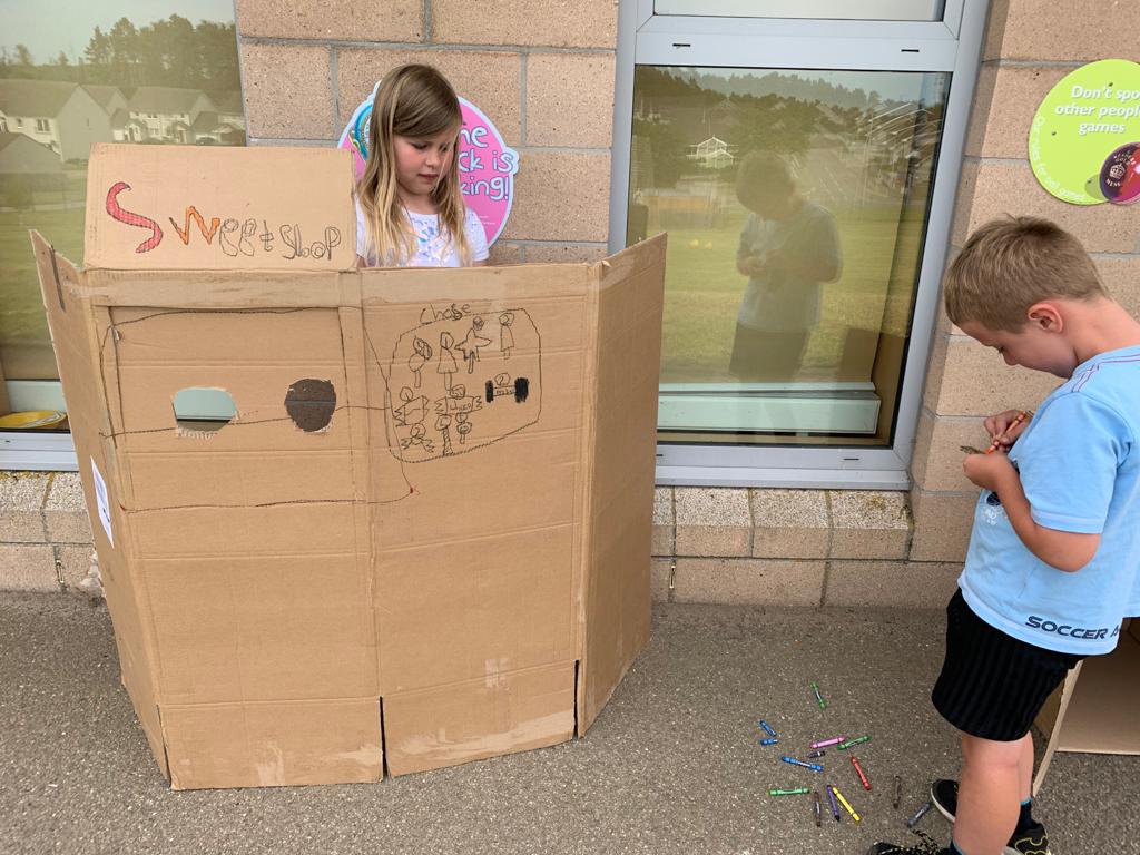 LhanbrydeH's tweet photo. Dubbed 'Cardboard Avenue' for all your shopping needs! Sweet shop, MacDonalds, ice cream shop and more. There's even a corona virus test and trace centre! https://t.co/zN16QOKIBI