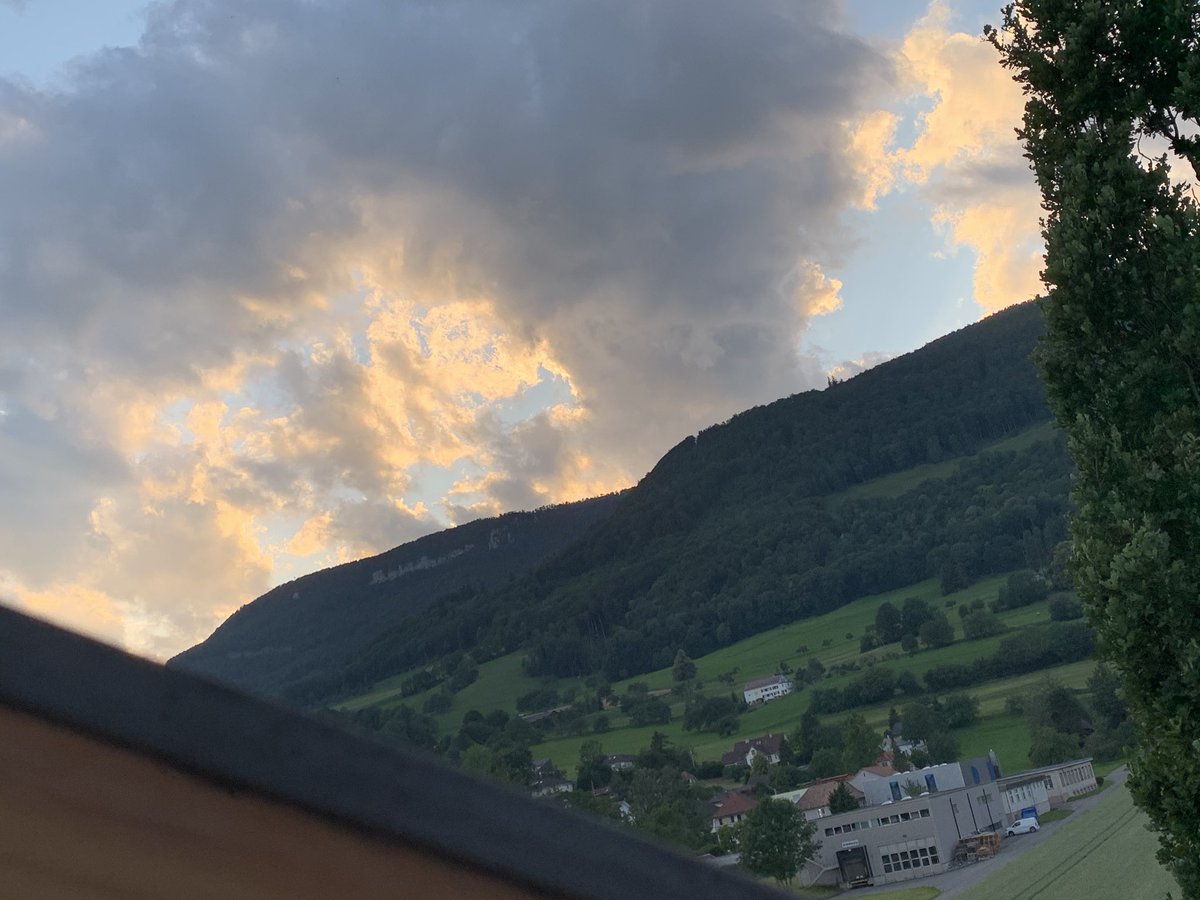 KarinMayerhofer's tweet photo. Sonnenuntergang am #Jurasüdfuss #Amrain https://t.co/SyplF2Kci9