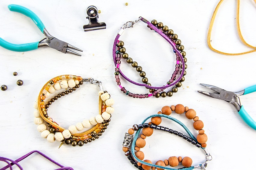 makeandtakes's tweet photo. These dainty Layered Beaded Bracelets are the perfect accessory this summer. Throw them on for an effortless look that goes with any outfit! Such a fun project to do with friends or family. 
https://t.co/5cOu0GNTyz

-
#bracelets #diy #jewelry #crafting #jewelrydiy #beaded https://t.co/RtfVzTBEfl