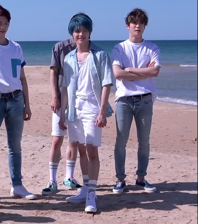 not_nctjohnny's tweet photo. um who's the leader again https://t.co/smPGixyAnD