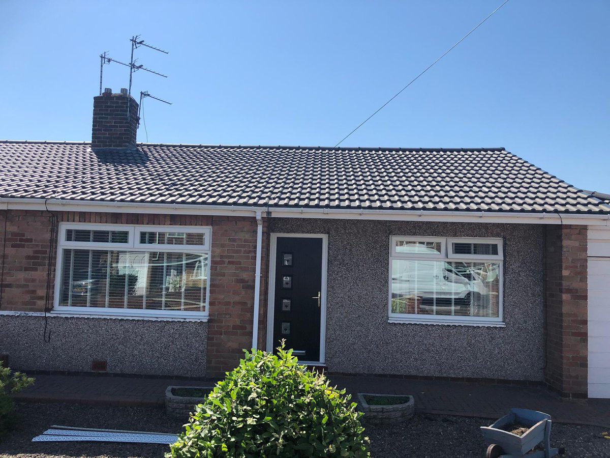 BayContracts's tweet photo. Lovely makeover to this bungalow today, microgobetis, full mesh with a base coat of ocr render, topped off with parex sandy earth monocouche render #BayViewContracts #Rendering #NorthEastPlasterers https://t.co/5HKZ3IDc10