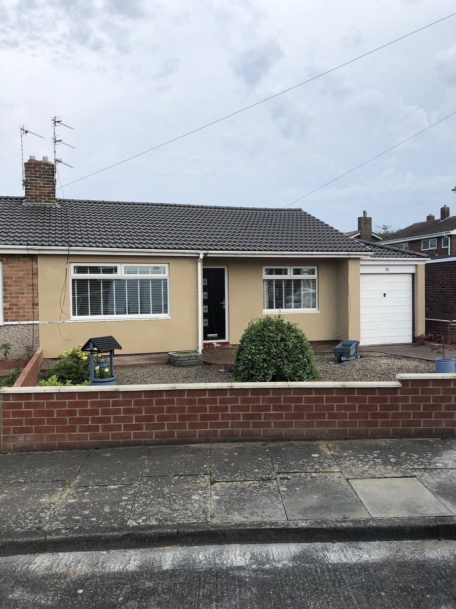 BayContracts's tweet photo. Lovely makeover to this bungalow today, microgobetis, full mesh with a base coat of ocr render, topped off with parex sandy earth monocouche render #BayViewContracts #Rendering #NorthEastPlasterers https://t.co/5HKZ3IDc10
