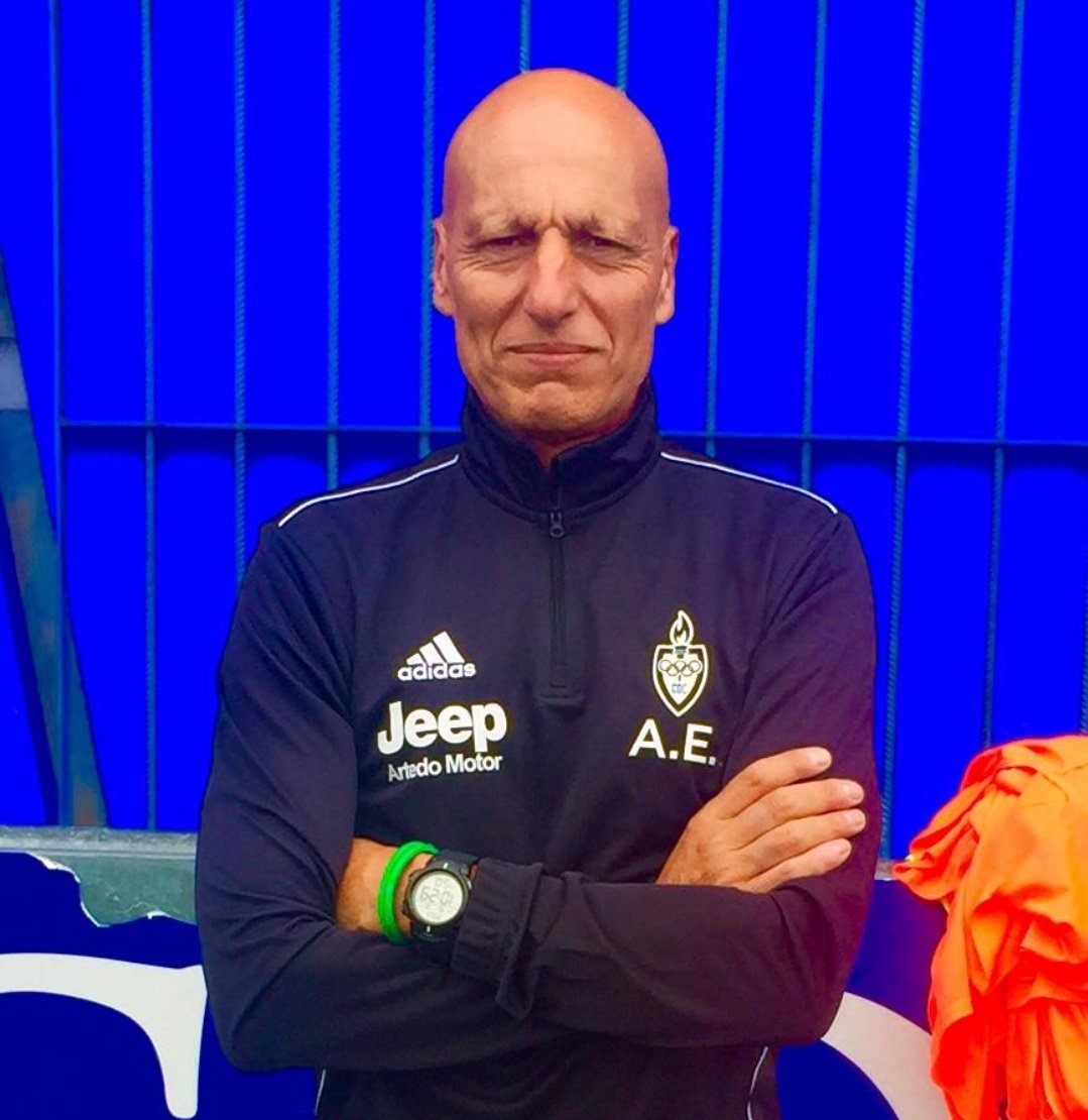 Nueva publicación en la web! <a href="/A1enamorado/">Arturo Enamorado “territorio portero”</a>, entrenador de porteros del <a href="/CDCovadonga/">CD Covadonga</a> (3ª División), nos muestra en el artículo "La importancia de los hábitos en el portero".
#EntrenadorPorteros #Únicos
Artículo completo en: Formafut.com