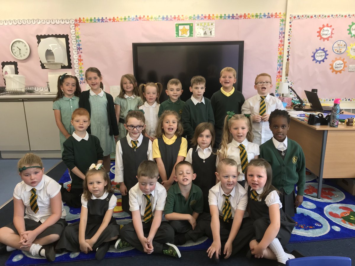 MrsBurnKPS's tweet photo. Primary 2a, Mrs Burn has missed you all so much. Have a lovely summer and stay safe. You are all 🌟 ⭐️ ⁦@KnightsridgePr1⁩ https://t.co/TMcXRFTIiP