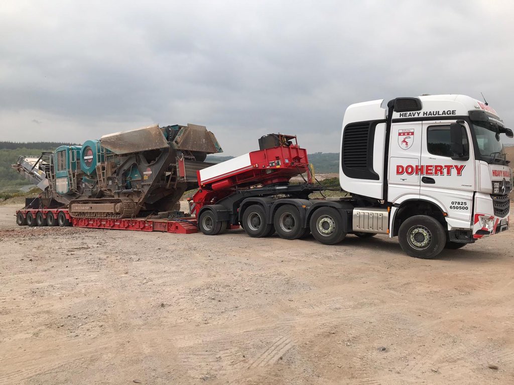 Dohertygrabhire's tweet photo. Crusher moved into Plymouth #faymonville #heavyhaulage #Mercedes https://t.co/ZIp1z3kVSA