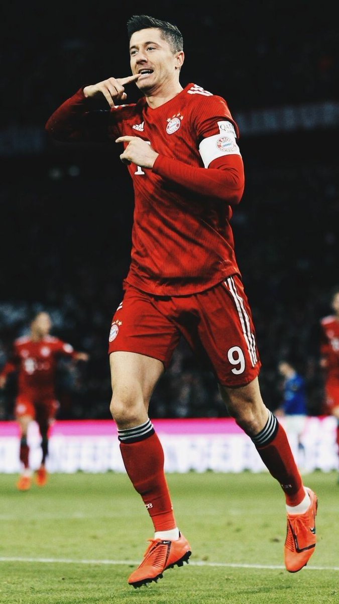 OFFICIAL: Robert Lewandowski has been voted Bundesliga Player of the Season.

He has scored 33 goals in 30 league games. Well deserved. 🇵🇱🔥