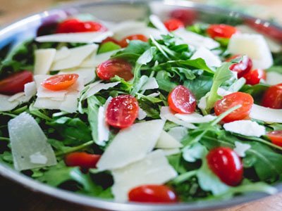 FirepieSF's tweet image. Looking for something fresh and green today? Look no further than our Arugula &amp;amp; Tomato Salad! 🥗
#FirepieSF