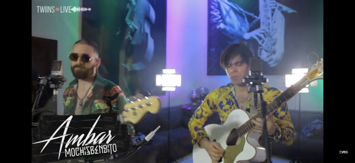 Hola gente Bendita / Estamos emocionados de presentarles Ámbar en vivito con nuestros compadres de <a href="/PuroTwiins/">Twiinsculiacantv</a> en el #twiinsbar jalándole. Disfrútenlo y compartan compas. Bendiciones y pura energía positva! youtu.be/R4O3X6-0J70

#Rockdelasierra #ambarsingle #purotwiins