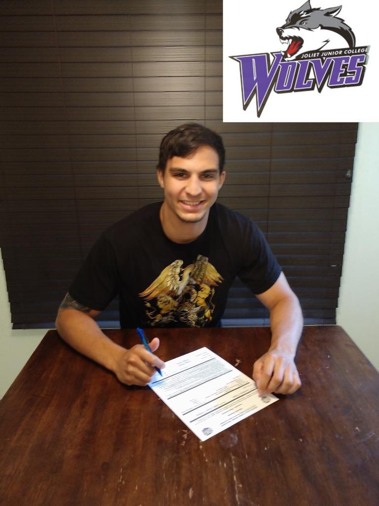 JonathanPullen_'s tweet photo. Excited to announce I’ve decided to pursue wrestling once again! I will be wrestling for the JJC wolves this upcoming year! https://t.co/5ZK4LT5Y74