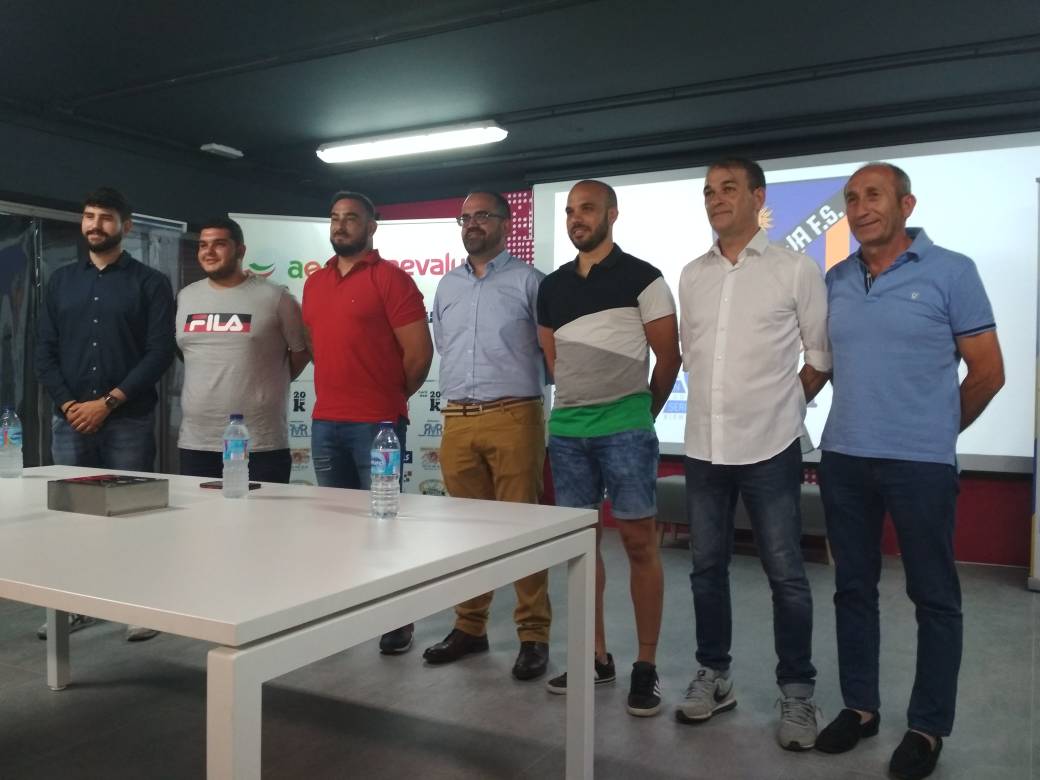 nevaluzecijaud's tweet photo. CUERPO TÉCNICO | Está tarde hemos presentado a Dani Quintana y a su cuerpo técnico. https://t.co/PWARszGjUo