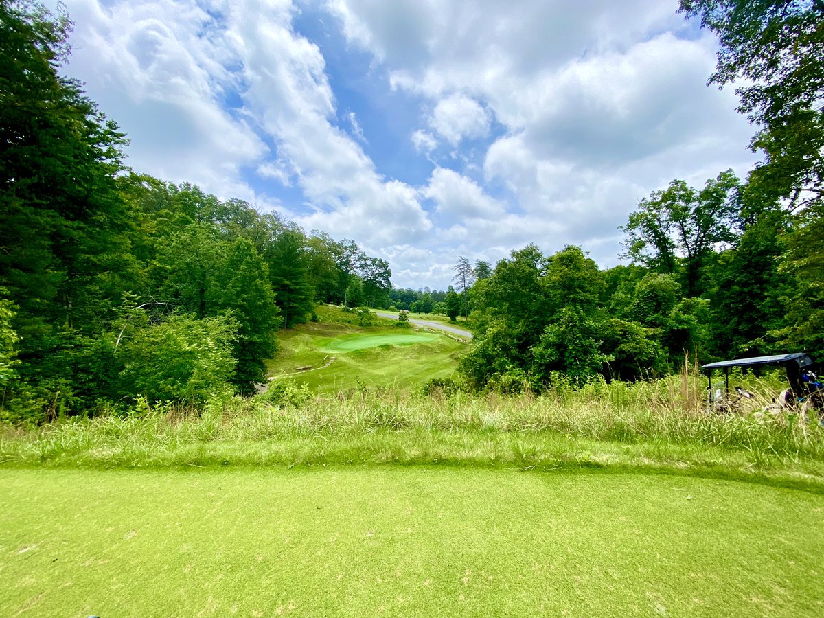 PerskiMichelle's tweet photo. @JimCantore Beautful day for golf in the Blue Ridge Mountains! #OldToccoaFarm #georgia https://t.co/HGGzxl7SPR