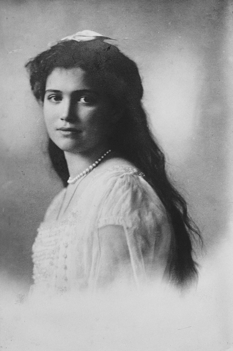 OldPortraiture's tweet photo. Born #OnThisDay in 1899: Grand Duchess #MariaofRussia (1899-1918), daughter of Tsar #NicholasII
Photographic portrait by Boasson and Eggler, 1914
#MariaNikolaevna #МарияНиколаевна #Romanov https://t.co/LnpGnwIqFY