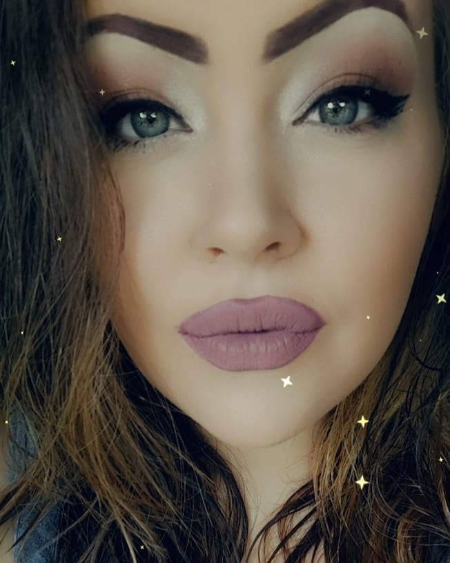 TheGothVixen's tweet photo. Fully beat my face to the gods for the first time in a century. 😂 #makeup #nyx #wetnwild #mabelline #covergirl #lacolors #plussizeddiva #pregnant #bbw #contour #highlight https://t.co/5dtOIBXLr0