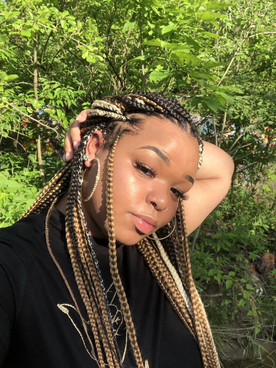 _RosaLee_3's tweet photo. If “Sunkissed” was a person😭☀️ https://t.co/dHpbZWv9DL