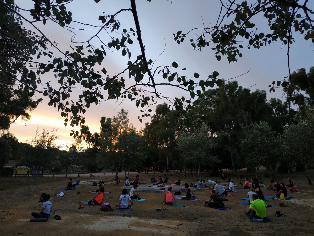 senderoscordoba's tweet photo. #disfrutando tras la ruta de #senderismo #cordobeando hacemos ejercicios de #yoga en la #naturaleza https://t.co/XLLW4o0xMY