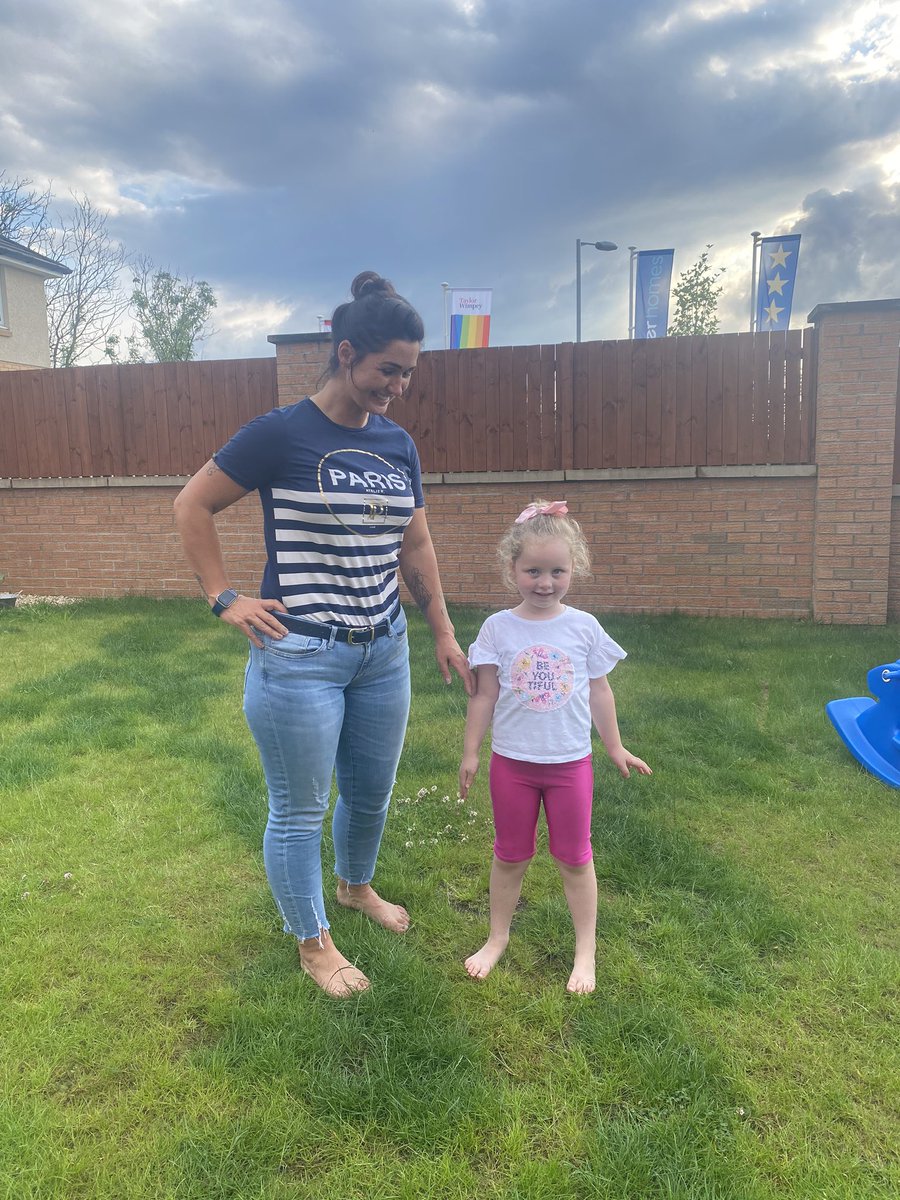 Shazzisays's tweet photo. Teaching this little precious one Penelope Rose 🌹 @DebiFernie #Earthing #Grounding #AuntyTime #YoungestNeice 🌍🙏🏼💕 https://t.co/b9vAI2Z0Ki