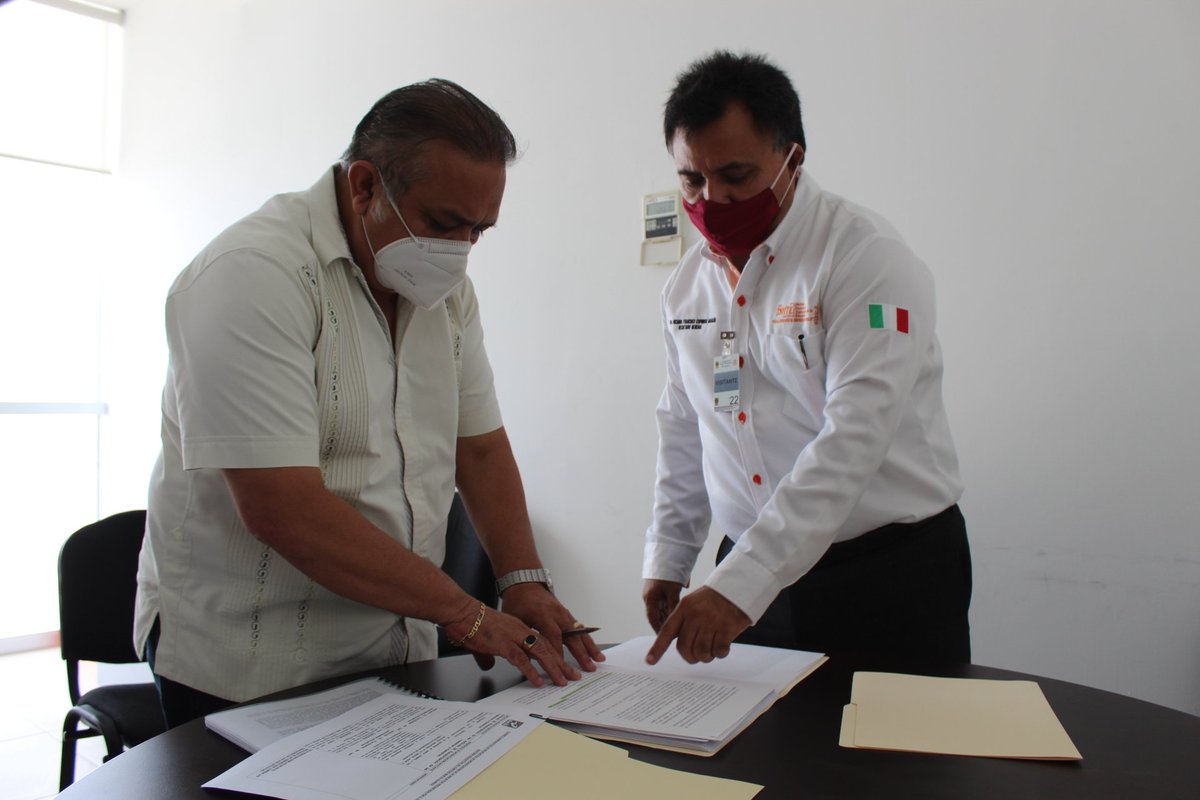 FranciscoSNTE's tweet photo. ☝️ Hoy, la #Sección33 del #SNTE  entregó una Propuesta a la LXII Legislatura del Congreso del Estado para la armonización de la Ley de Educación en el Estado de Yucatán. Nos recibió el Dip. Luis María Aguilar Castillo, Presidente de la Comisión de Educación, Ciencia y Tecnología. https://t.co/YLlT2s9Oyp